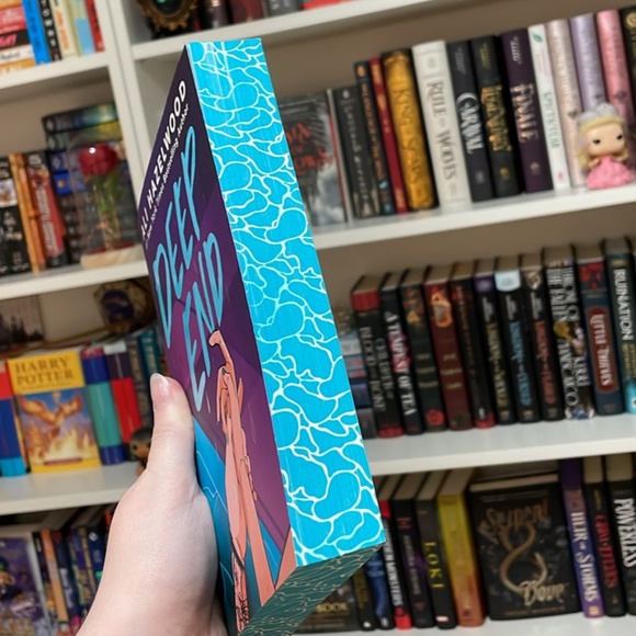 *BRAND NEW* Spicy Romance Book: Deep End by Ali Hazelwood - Picture 4 of 4